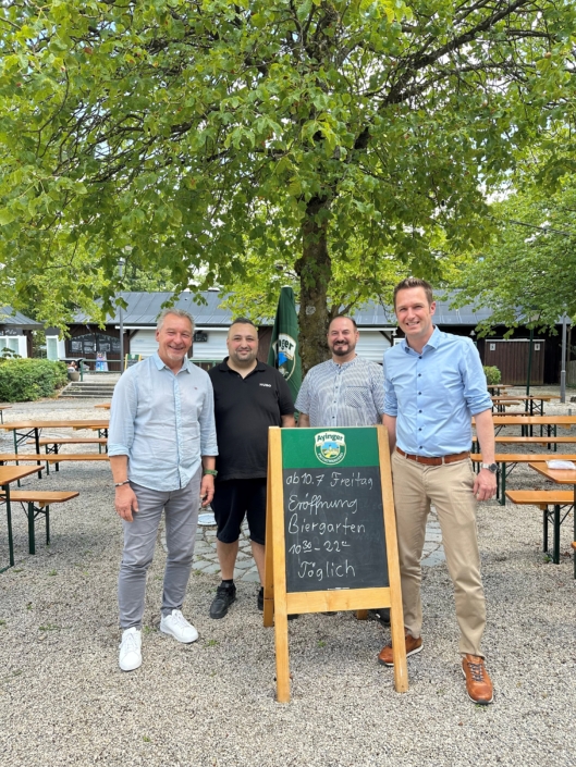 Freuen sich auf die offizielle Eröffnung am 18. Juli (v.l.): WFH-Chef Horst Frank, die Pächter Yusuf Karadeniz und Josef Ratzeberger sowie Bürgermeister Florian Schardt. Offizielle Biergarten-Eröffnung